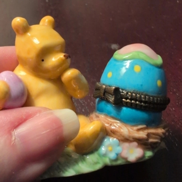 Winnie The Pooh Figurine with Easter Egg - Picture 5 of 6